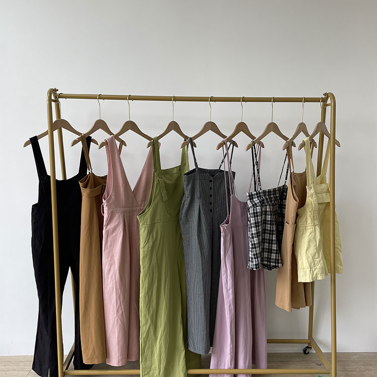 Pantalon à bretelles en coton usagé