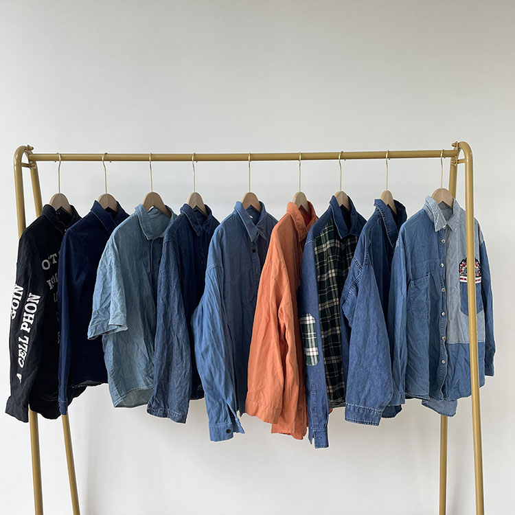 Chemise en jean usagée