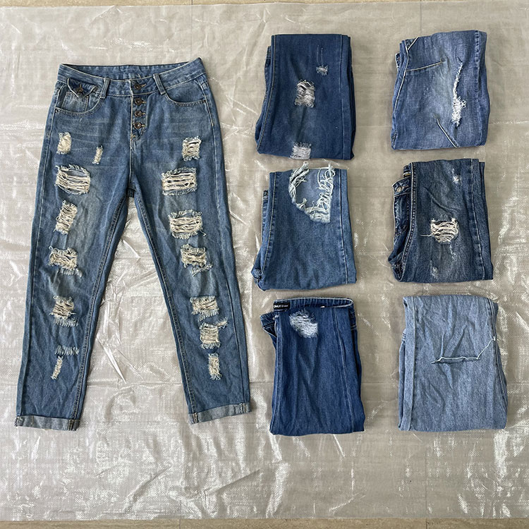 Pantalon en jean déchiré pour femme d'occasion